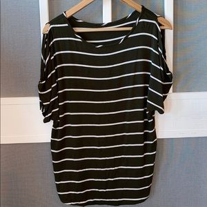 STITCH FIX - Off the shoulder top